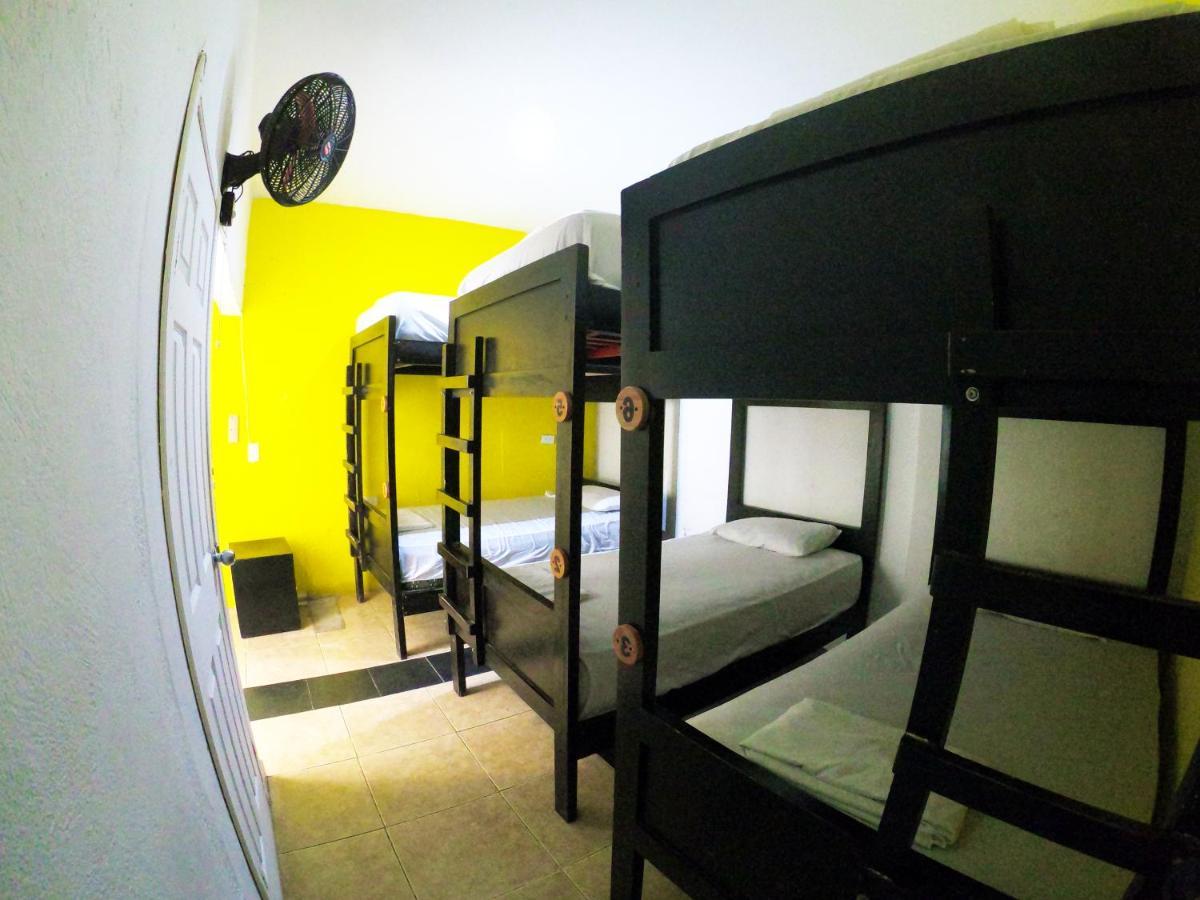 Kiwi Suites Hostel Montañita Buitenkant foto