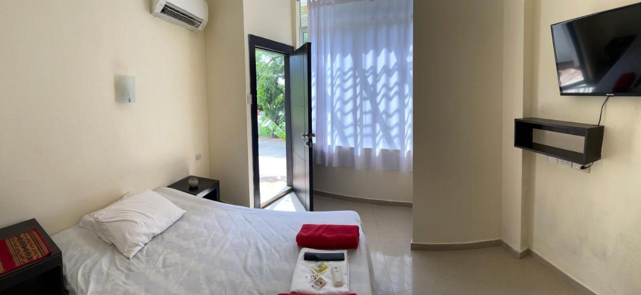 Kiwi Suites Hostel Montañita Buitenkant foto