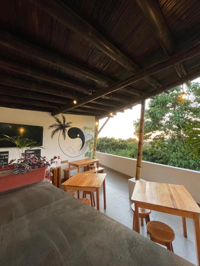 Kiwi Suites Hostel Montañita Buitenkant foto